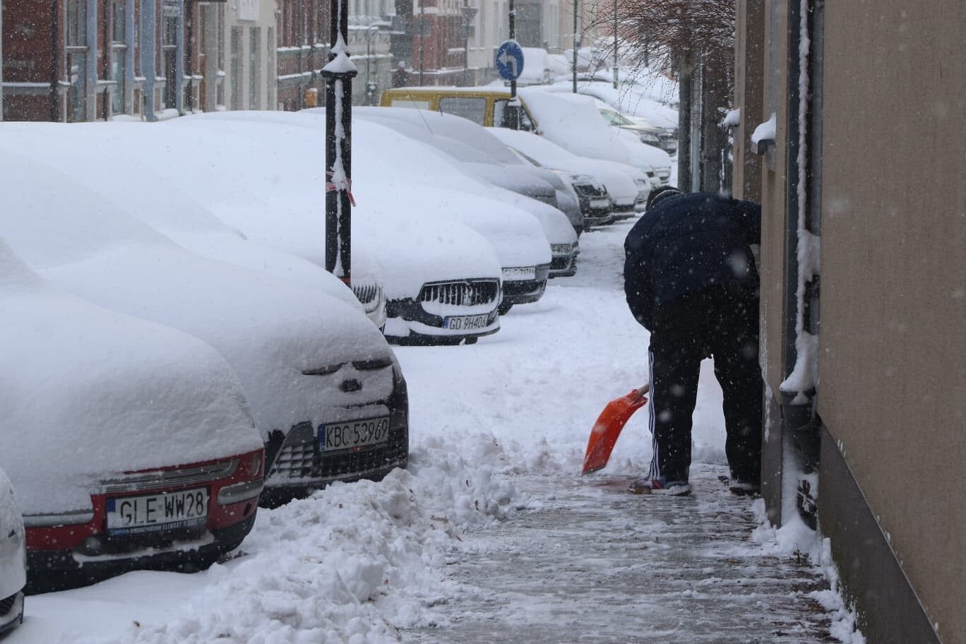 Przypominamy! Odśnieżanie chodnika przed posesją