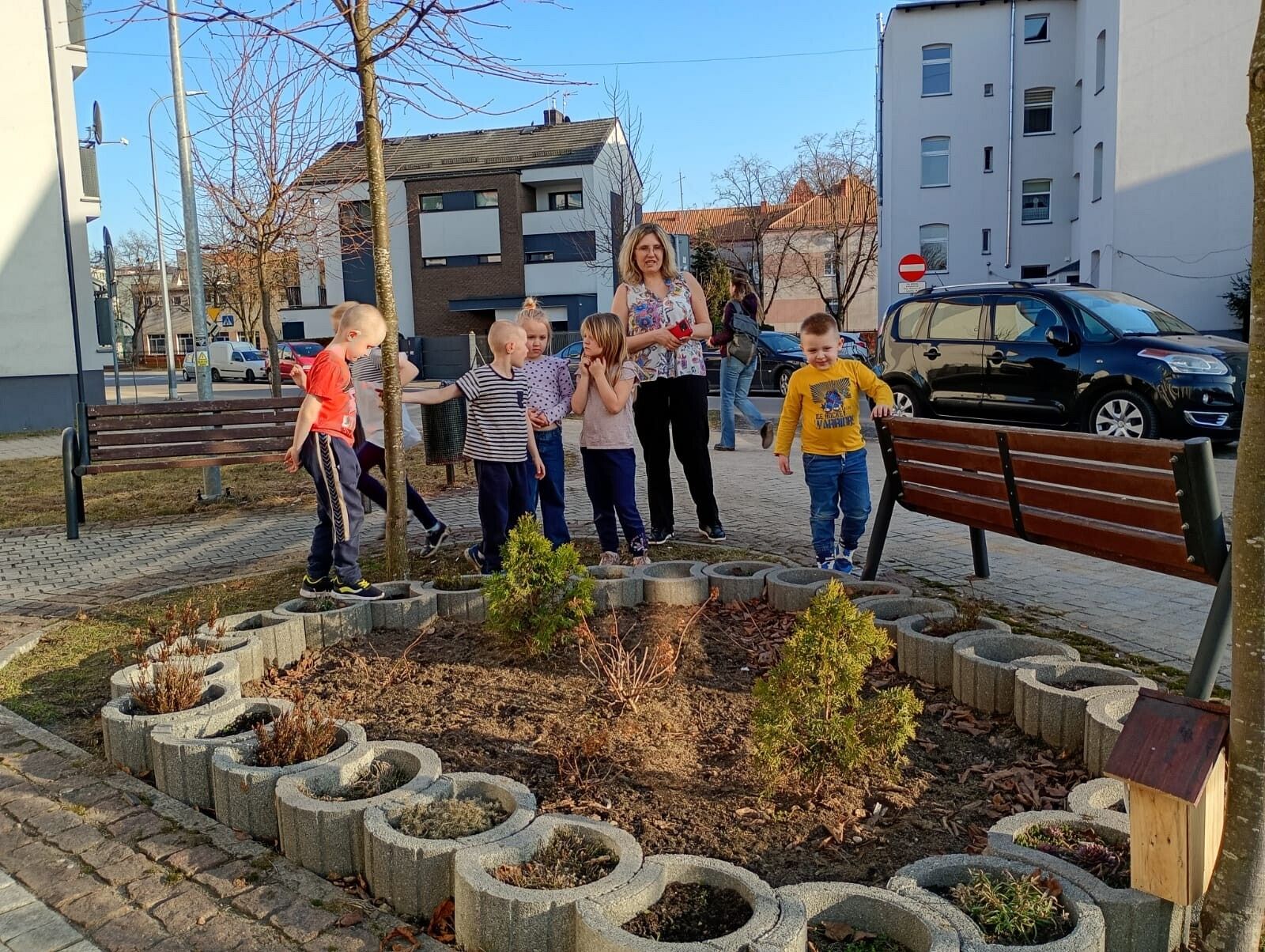 Wspólne działania dzieci i seniorów wokół Bazy