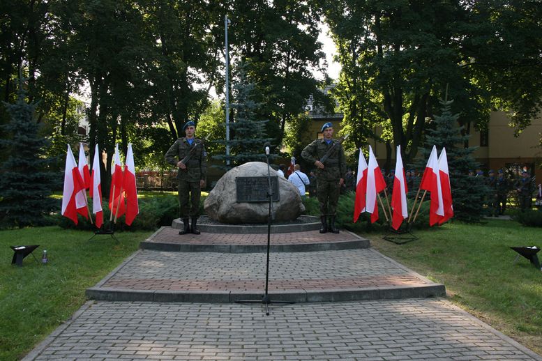 Apel Pamięci i salwa honorowa w Święto Wojska