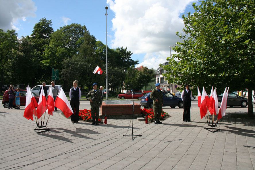 Znicze pamięci w 71. rocznicę wybuchu II wojny