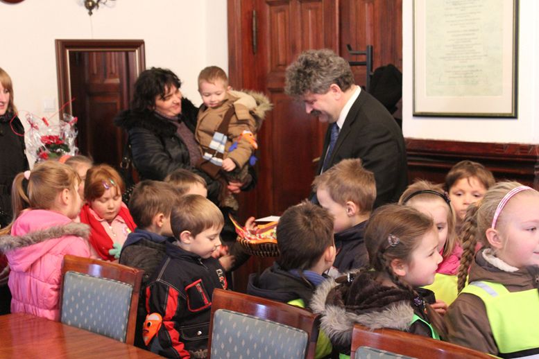 Świąteczna wizyta dzieci z Przedszkola nr 5 w