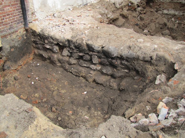 Prace budowlane odsłoniły fundamenty baszty 