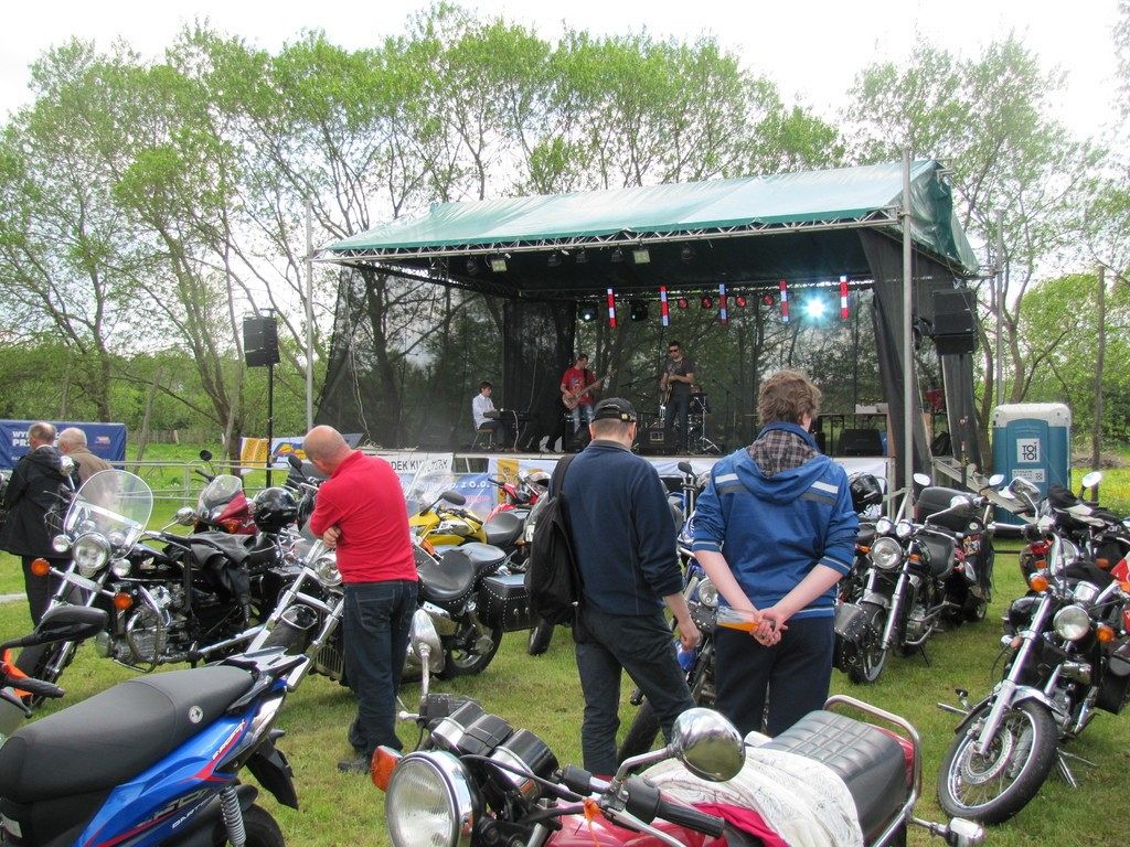 Majówka w Wilkowie odwiedzana tłumnie