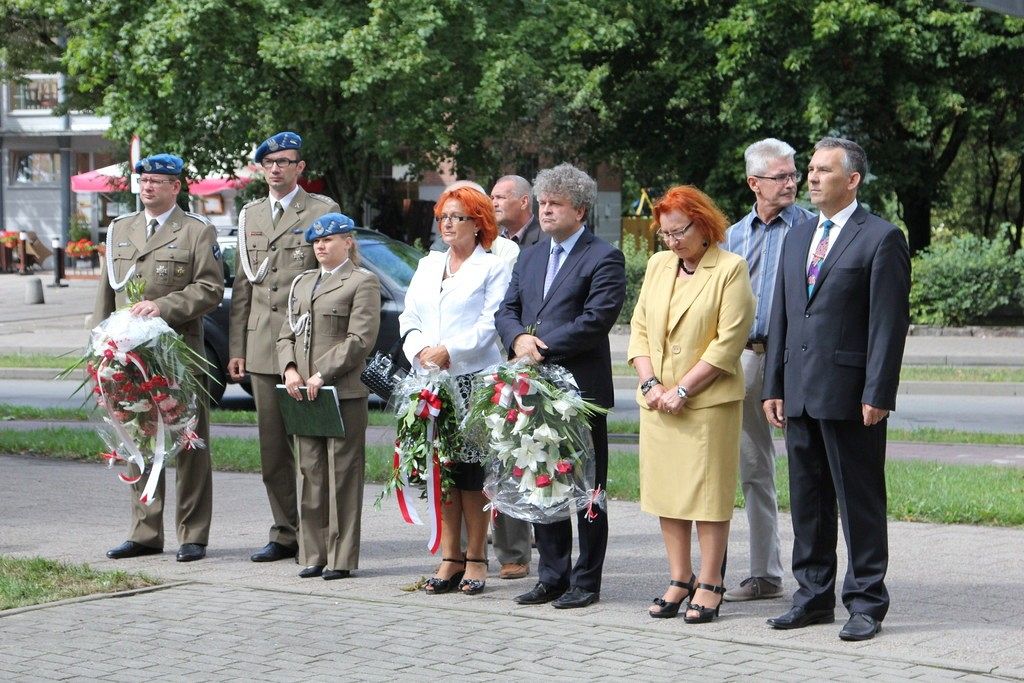 Apel Pamięci, salwa i kwiaty w Święto Wojska