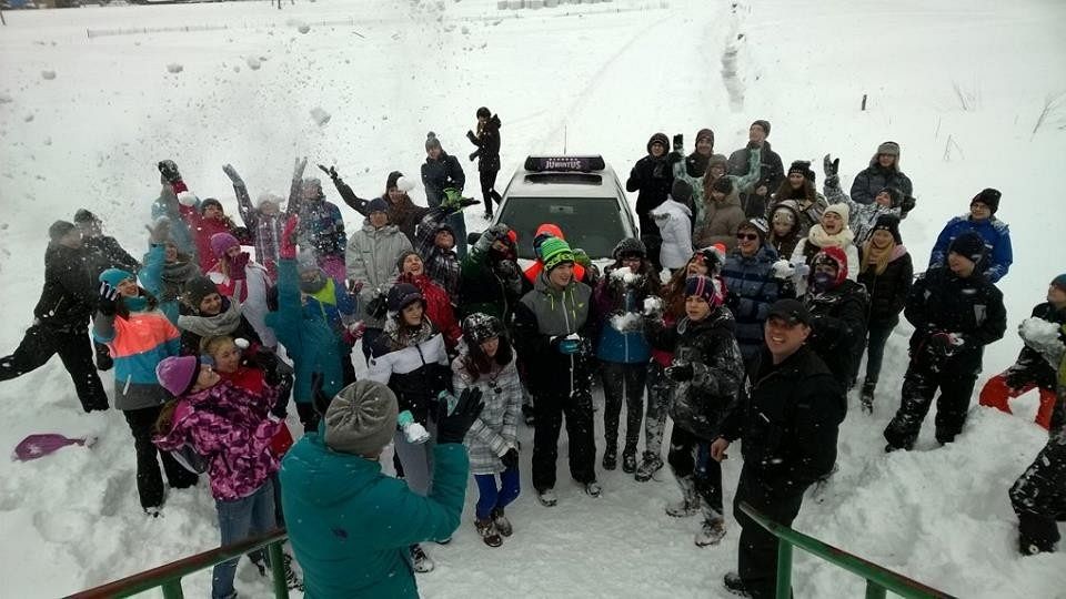 Śnieg,narty i dobra zabawa.