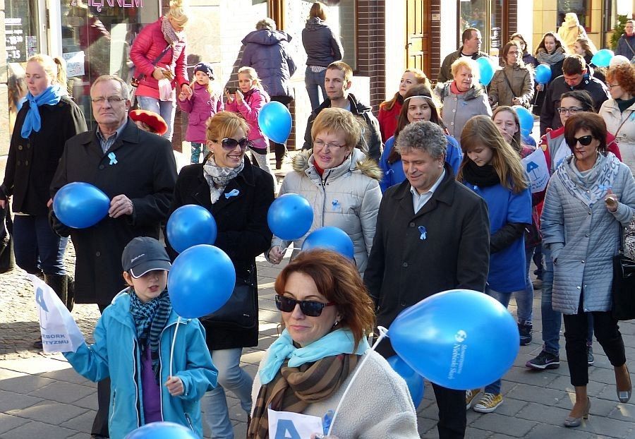 Niebieski Marsz dla Autyzmu przemaszerował przez