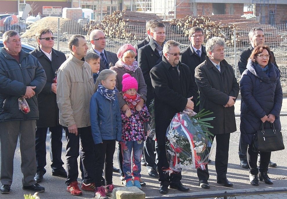 Syreny, kwiaty i znicze w 5. rocznicę katastrofy