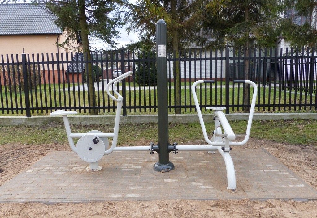 Na Ks. Gracza i w Parku im. Michalskiego stanęły