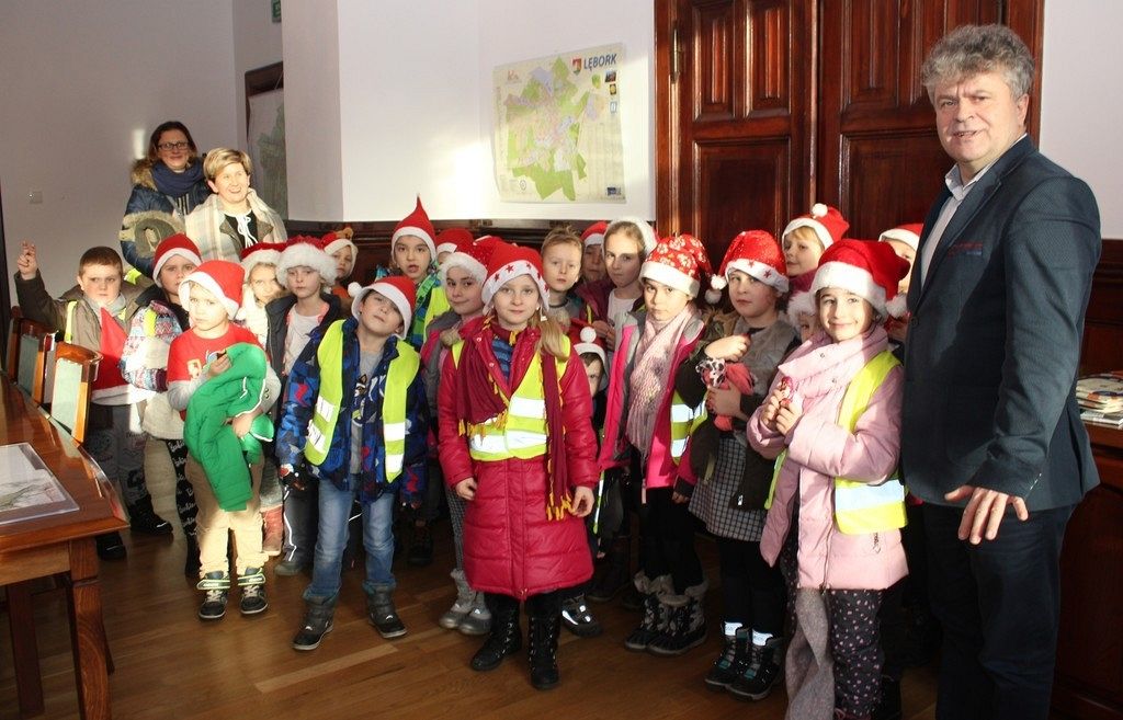 Przedszkolaki ze świąteczną wizytą w ratuszu