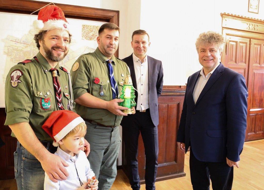 Betlejemskie Światło Pokoju w Ratuszu