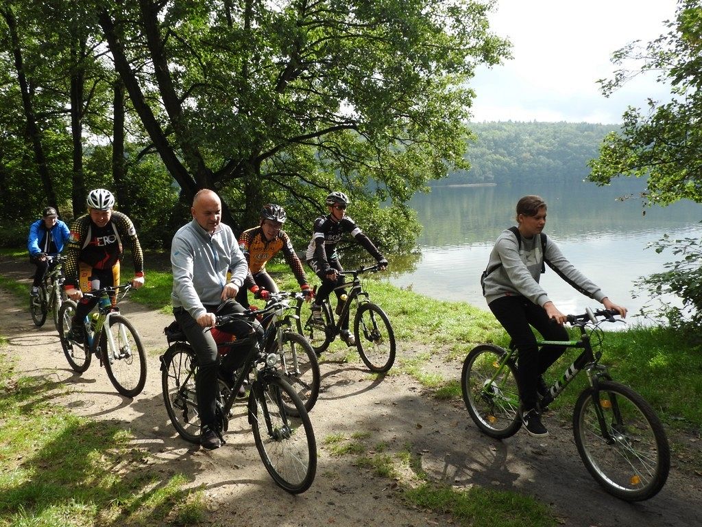 Pieszo i rowerowo z okazji Europejskiego Dnia bez