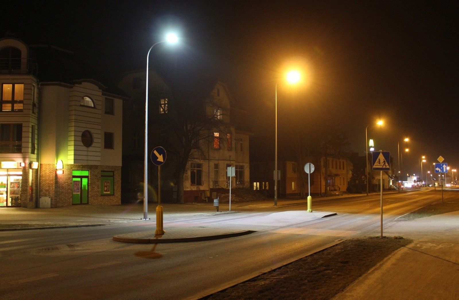Doświetlone przejścia dla pieszych przy ulicy