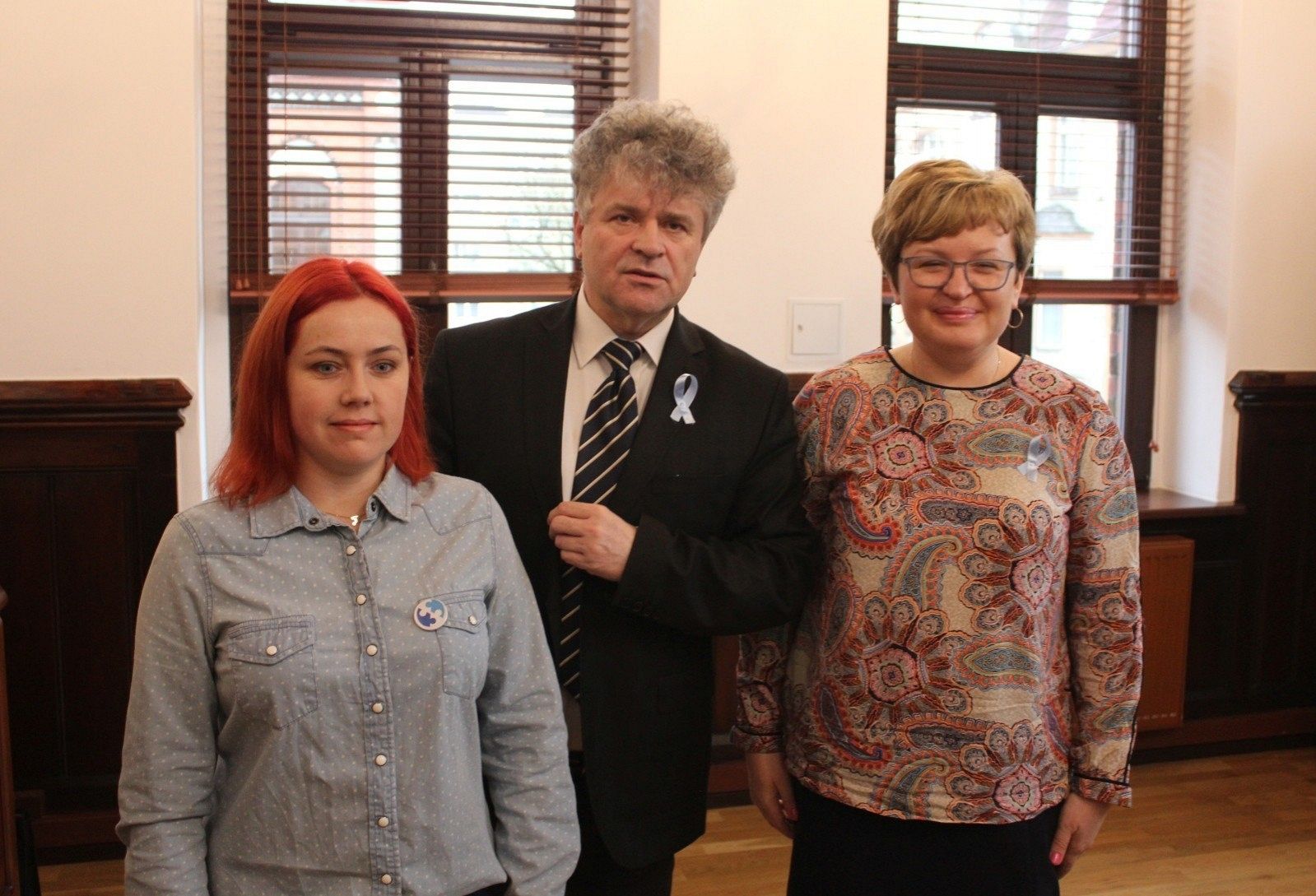 Niebieskie wstążeczki – znak solidarności z