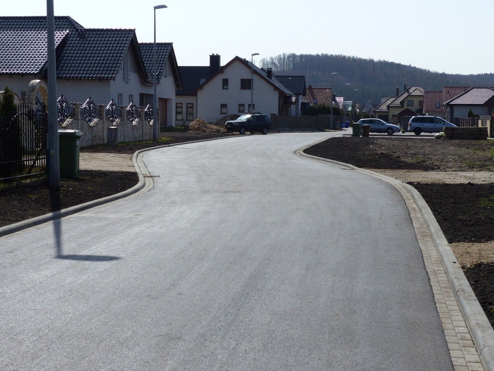 Szarych Szeregów i gen. Sosabowskiego z asfaltem.