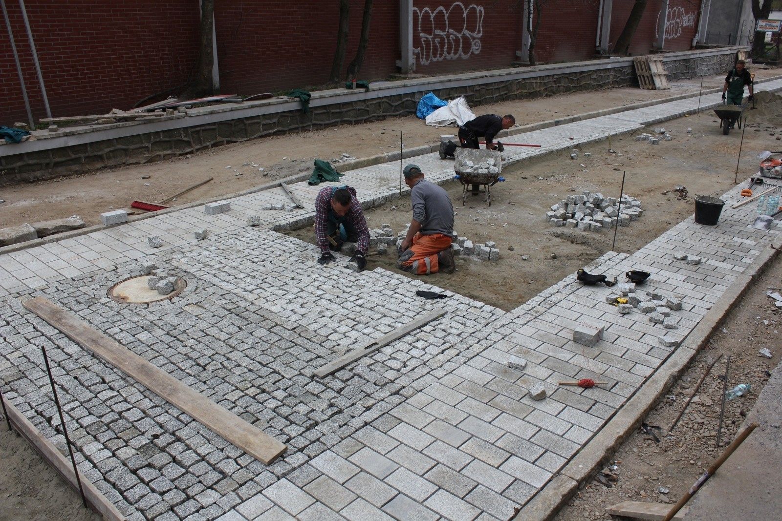 Prace brukarskie na Waryńskiego