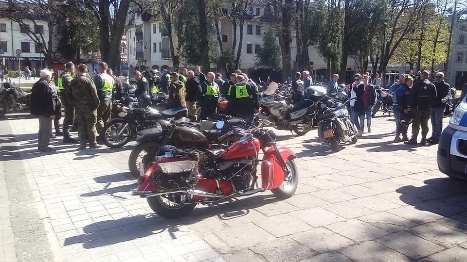Zabytkowe motocykle rywalizowały na drogach