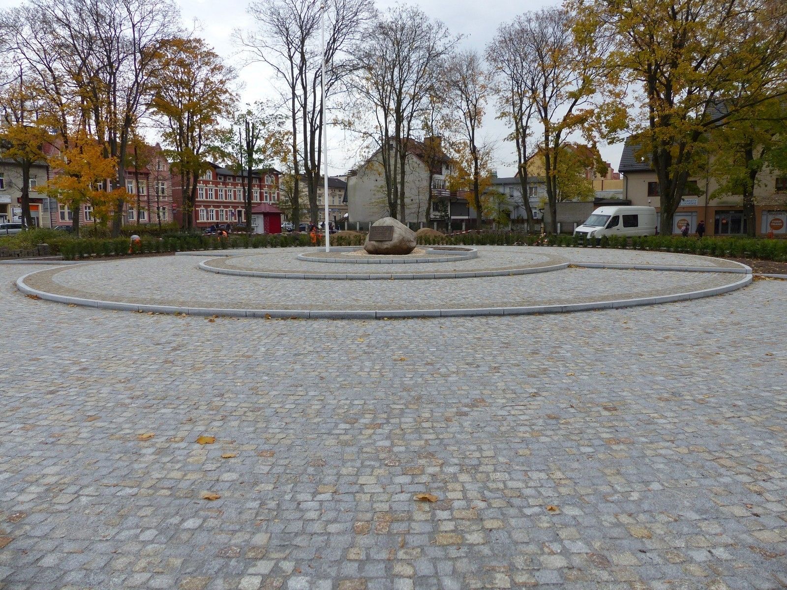 Obelisk Niepodległości na Skwerze Orła Białego
