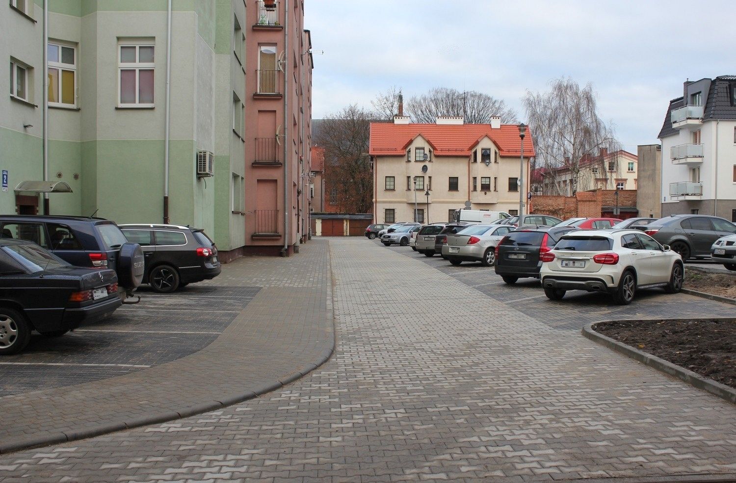 Nowe miejsca postojowe na zapleczu Orzeszkowej i