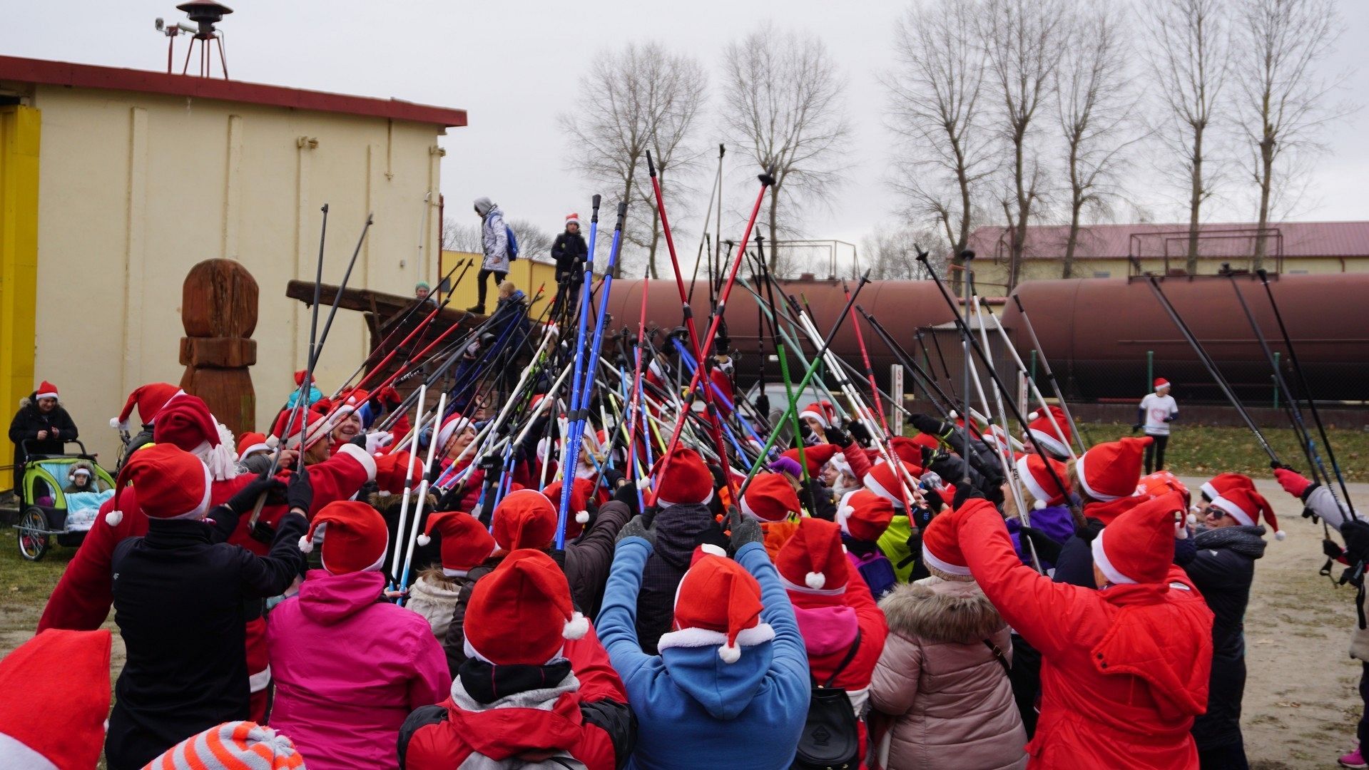 Mikołaje maszerowały z kijkami