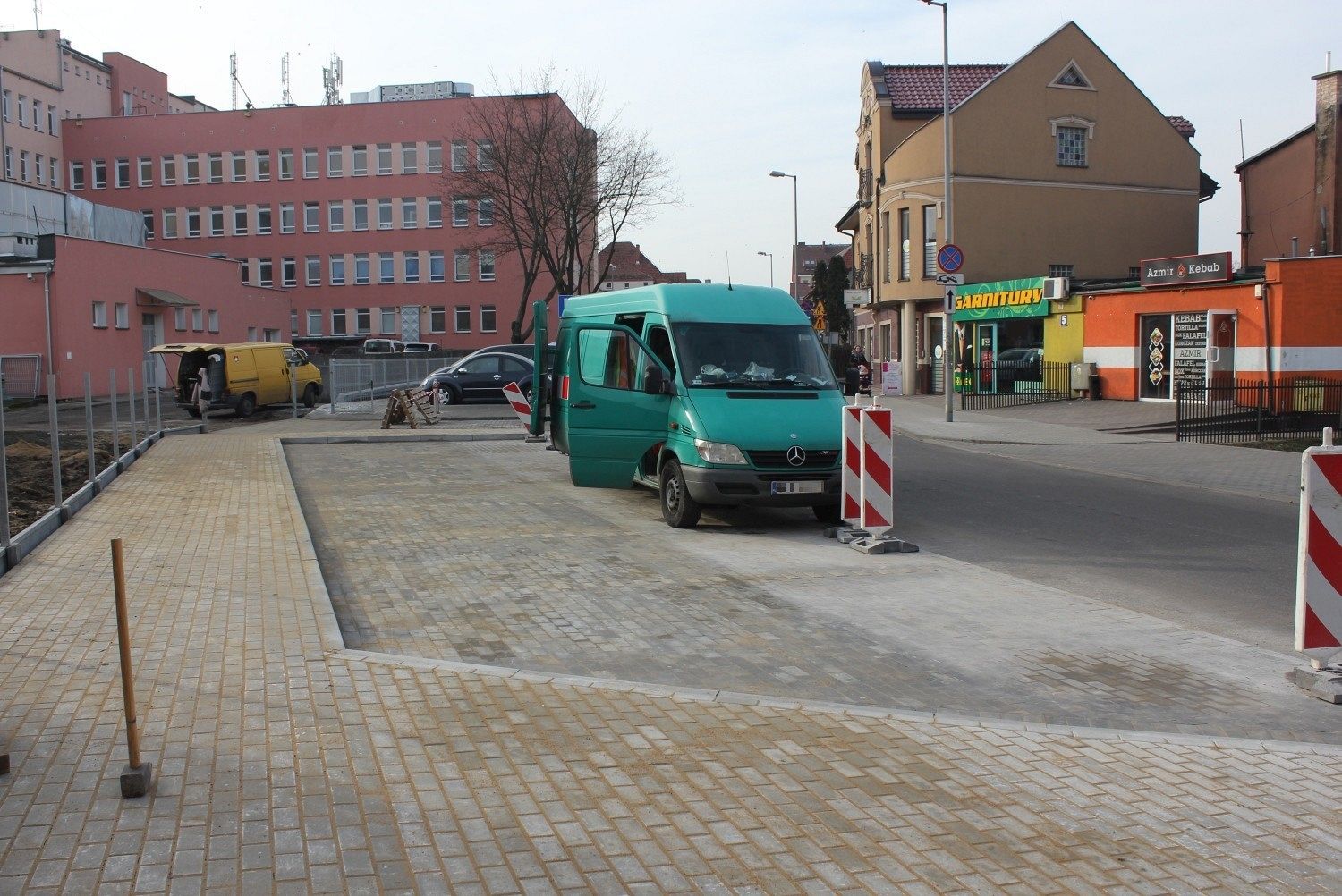 Nowe miejsca postojowe przy Węgrzynowicza