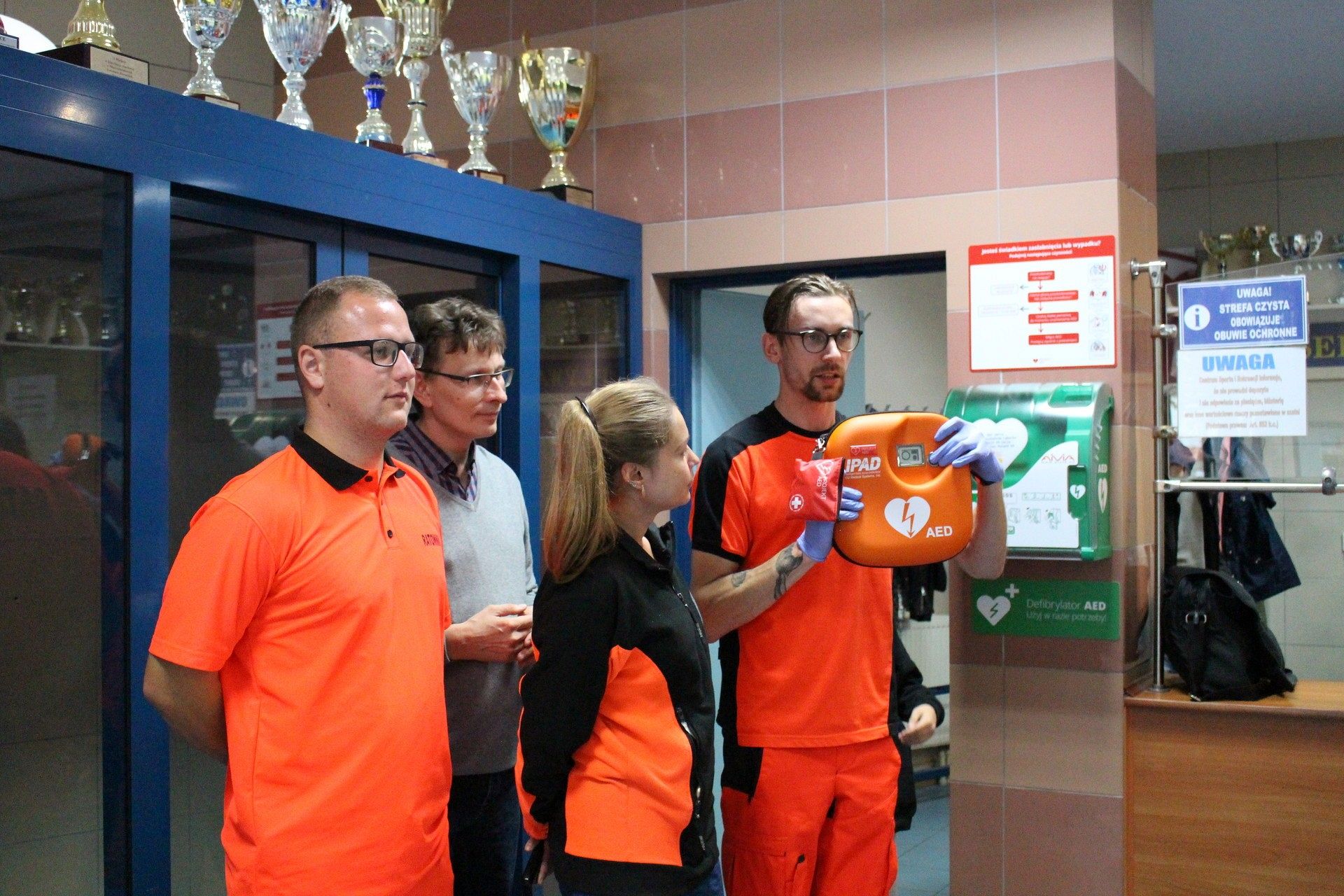 Defibrylator AED przekazany na Pływalnię „RAFA”
