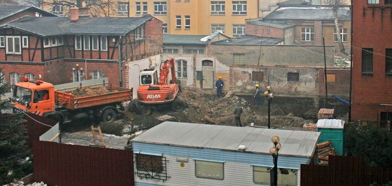 Rozbudowa ratusza - trwają prace rozbiórkowe