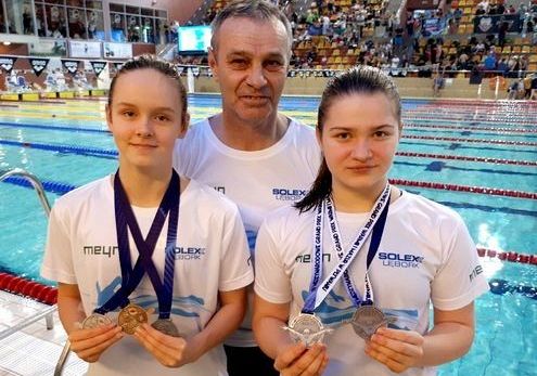 Kolejne sukcesy naszych pływaczek 34794