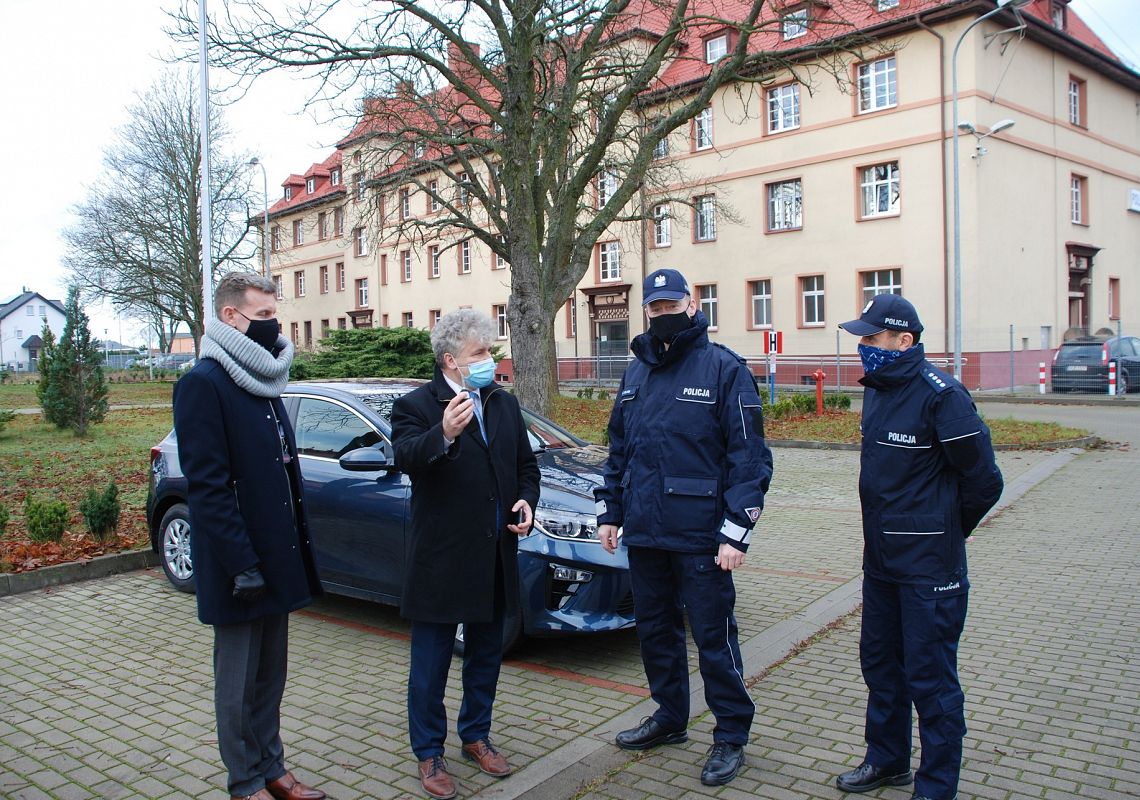 Nowy radiowóz w lęborskiej Komendzie Policji 37621