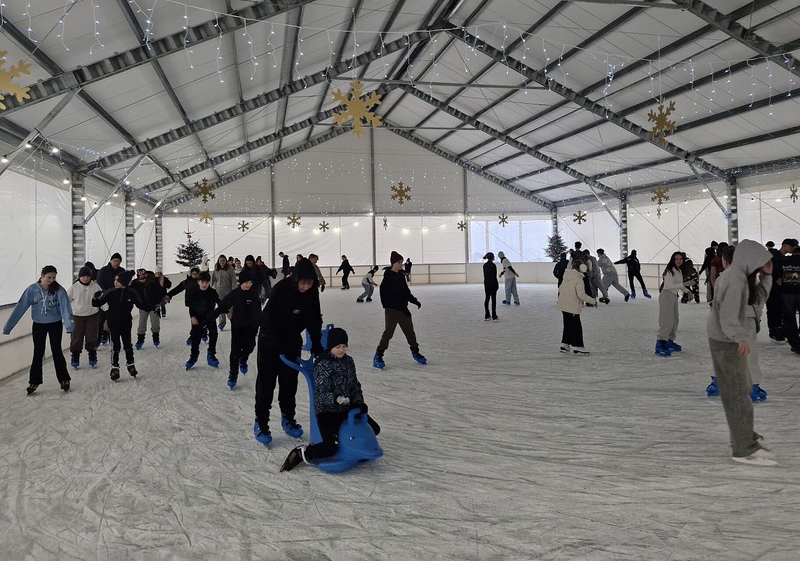 Ferie zimowe na lodzie – kryte lodowisko czynne 70916