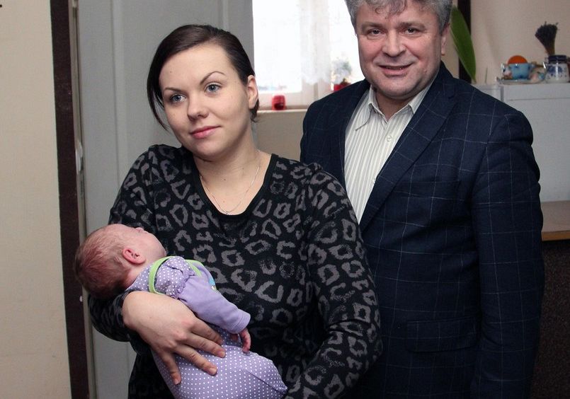 Wizyta Burmistrza u pierwszego dziecka urodzonego 13852