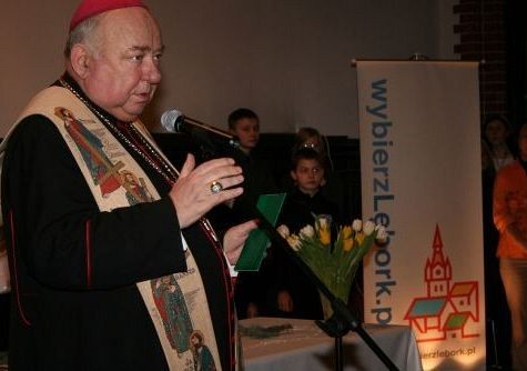 Ksiądz Biskup z noworocznym błogosławieństwem 5603