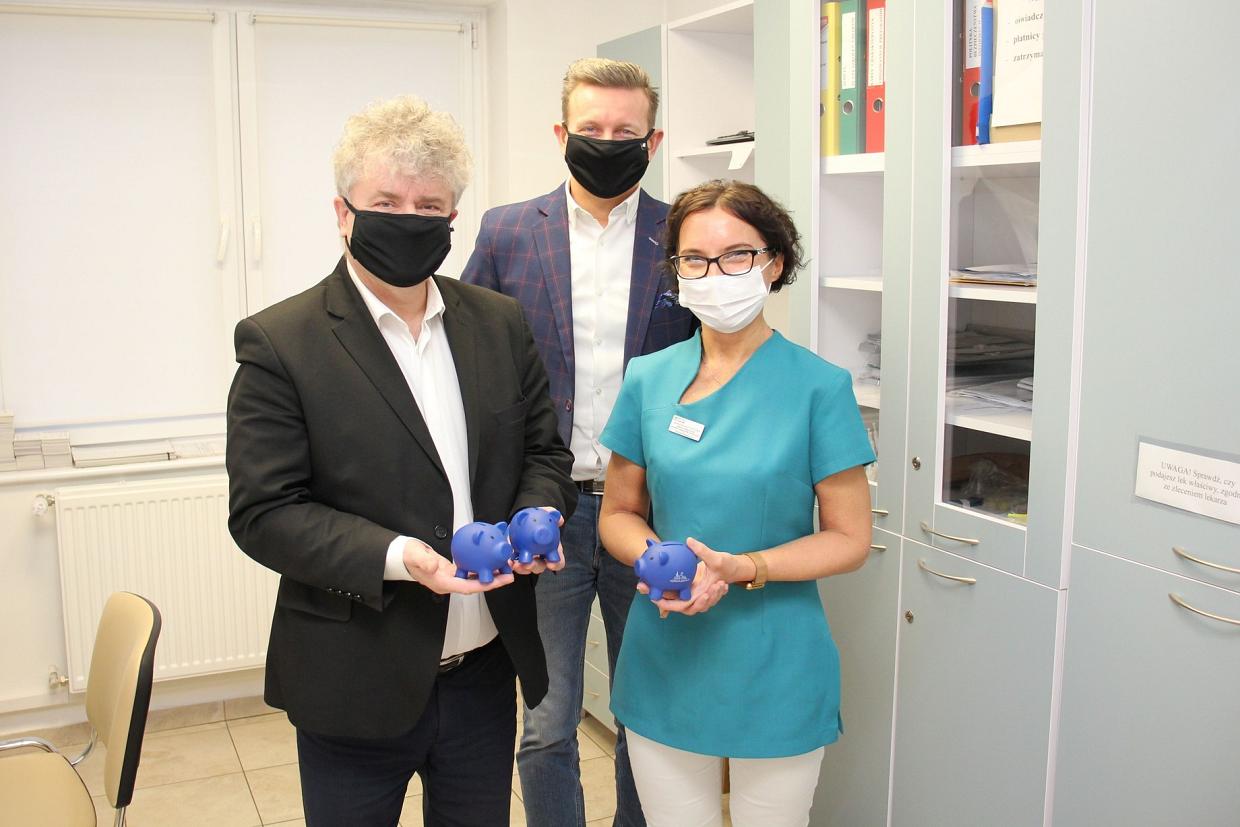 Skarbonki świnki w pierwszy dzień szczepień dzieci