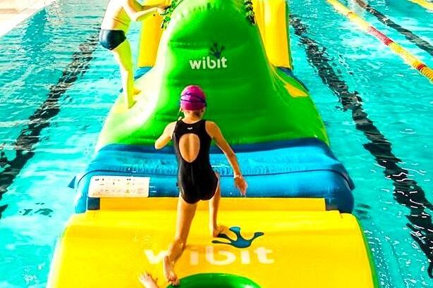 Wakacyjna przygoda na basenie 2024