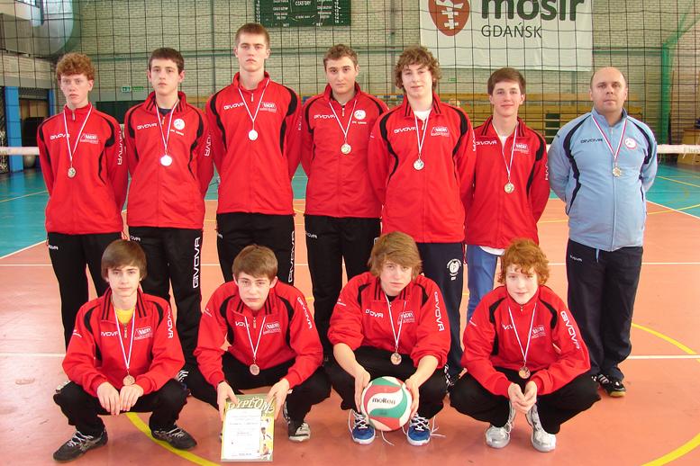 Srebrny medal młodzików SPS Lębork w województwie i awans do 1/8 Mistrzostw Polski