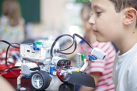 Zajęcia z konstruowania i programowania robotów
