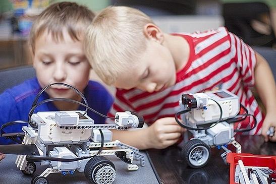 Zajęcia z konstruowania i programowania robotów