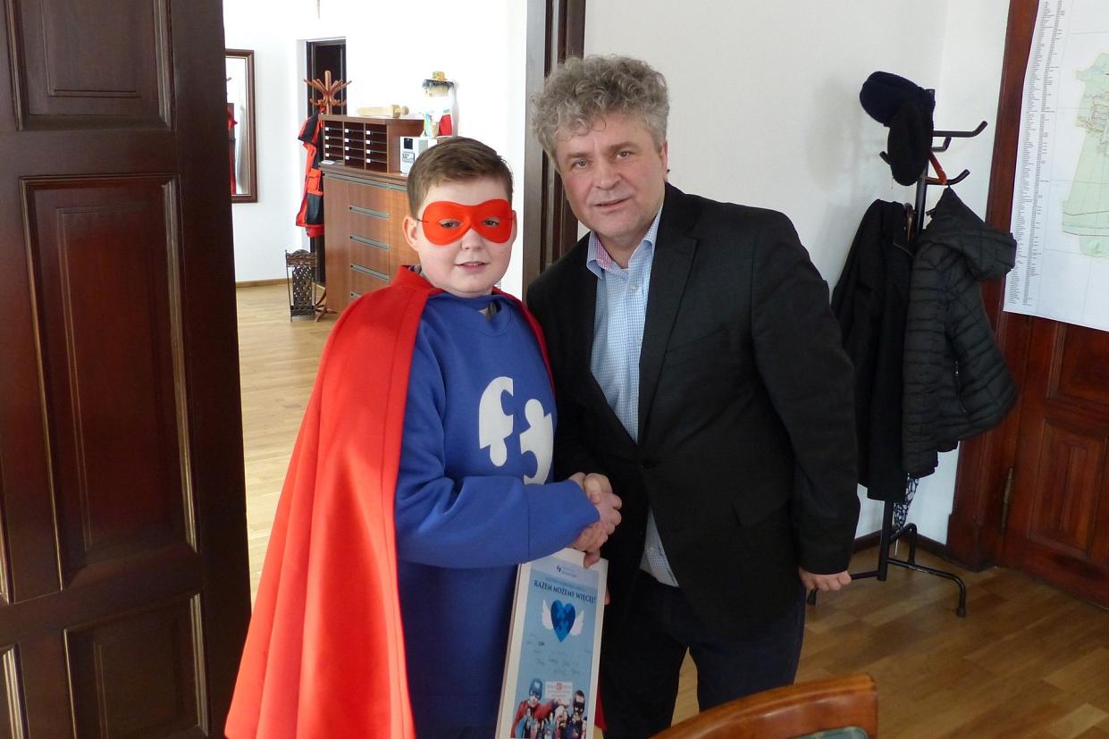 Ambasador „Niebieskich Bohaterów” w ratuszu