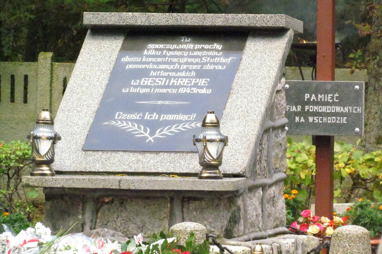 Złożenie kwiatów na grobie Konstantinsa Čakste w Krępie Kaszubskiej