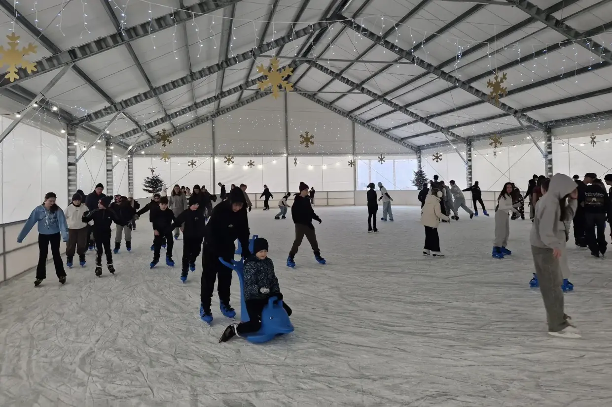 Ferie zimowe na lodzie – kryte lodowisko czynne dłużej