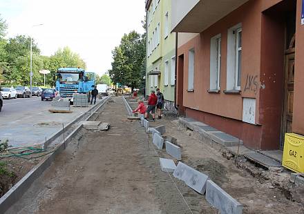 Czytaj o: Przy ulicy Wojska Polskiego powstaje droga dla