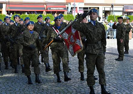 Czytaj o: Uroczysta Przysięga Żołnierzy na Placu Pokoju