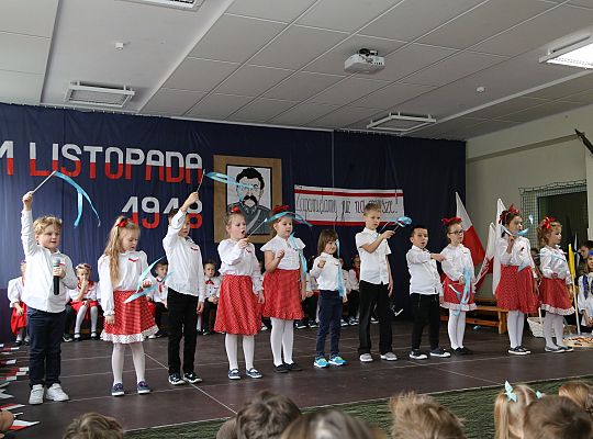 Uczniowie SJSP LTO uczcili rocznicę Niepodległości 33990