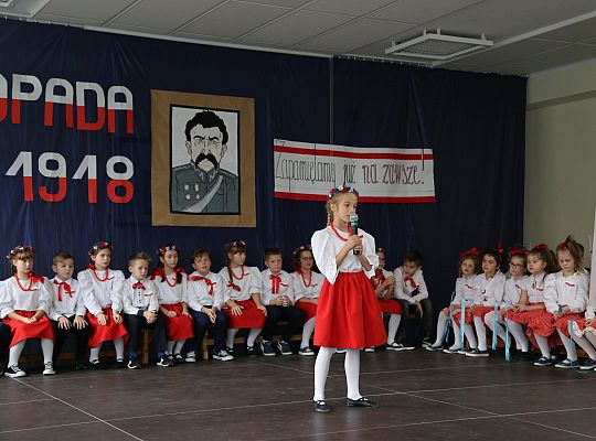Uczniowie SJSP LTO uczcili rocznicę Niepodległości 33994
