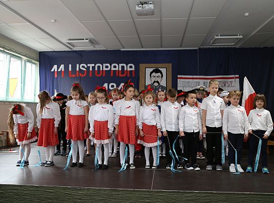 Uczniowie SJSP LTO uczcili rocznicę Niepodległości 33998