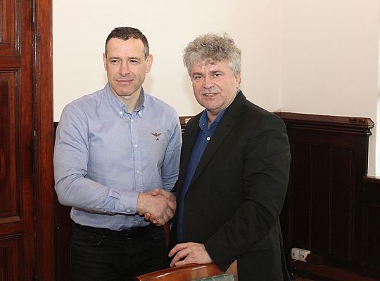 Organizatorzy charytatywnej gali walki w ratuszu 34446