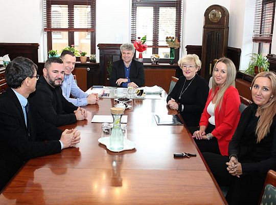 Organizatorzy charytatywnej gali walki w ratuszu 34448