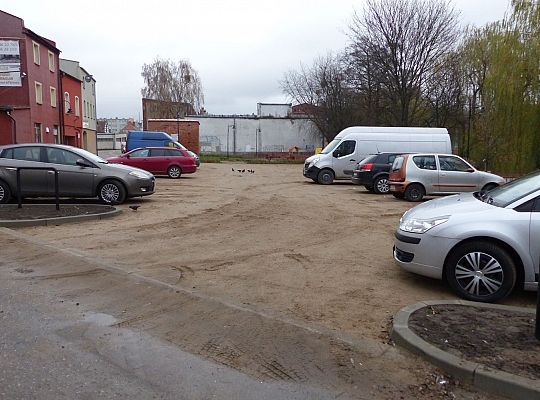 Utwardzony parking przy ulicy Przymurnej 34557