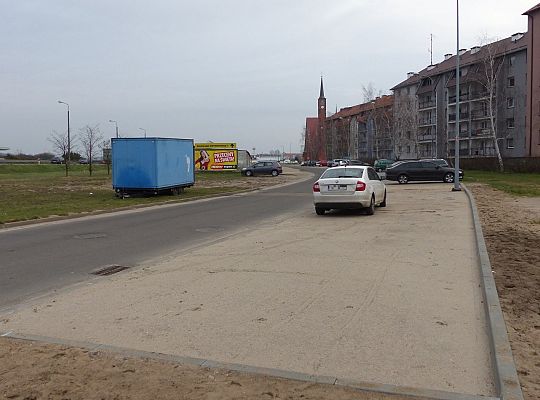 Nowe miejsca parkingowe przy ulicy Teligi 34805