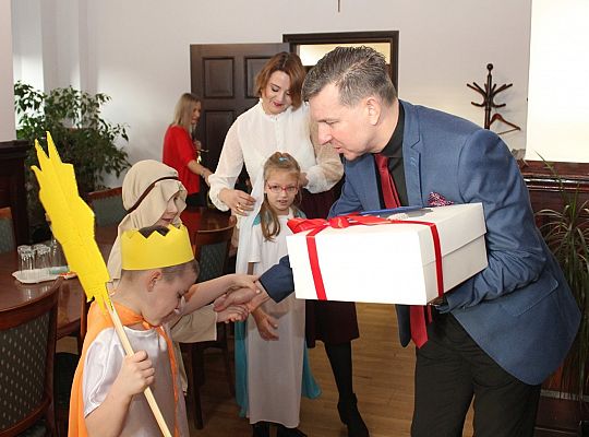 Przedszkolni kolędnicy z "Jesteśmy 34858