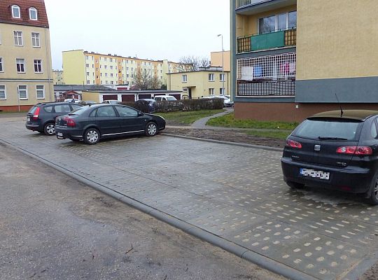 20 nowych miejsc parkingowych przy ulicy 35423